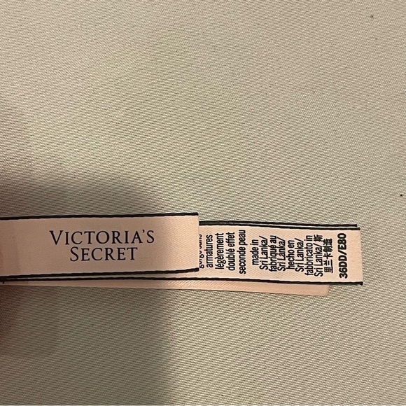 Victoria Secret Bra NEW Color Red Size 36DD Wireless - Picture 7 of 10